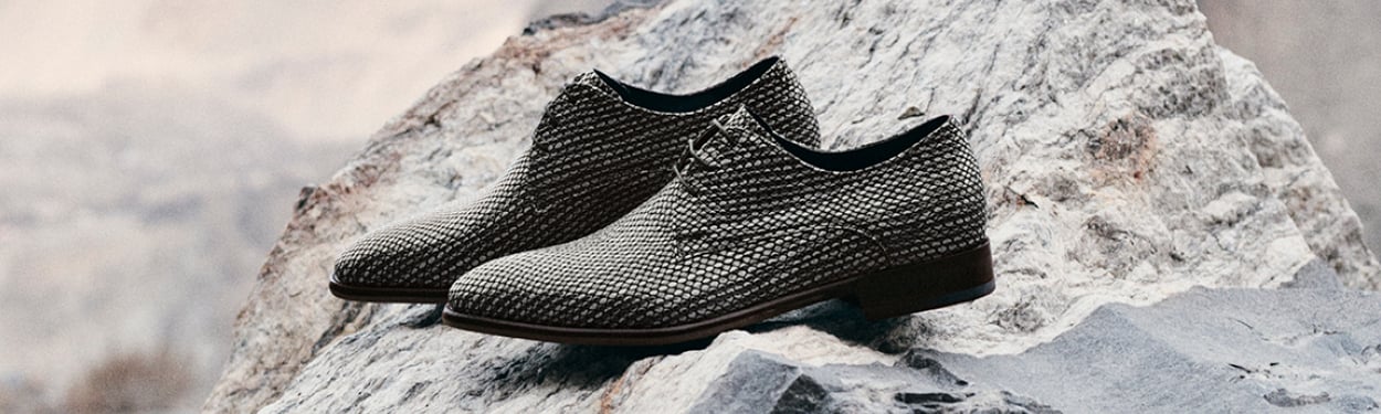 Lace shoes