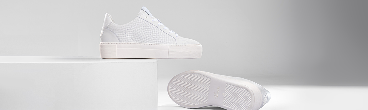 Weiße Sneakers
